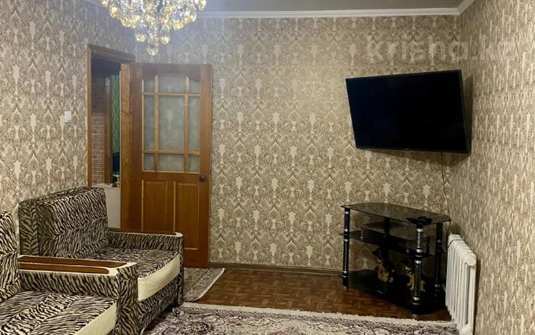 3-комнатная квартира, 60 м², 5/5 этаж помесячно, Самал за 150 000 〒 в Талдыкоргане, мкр Самал — фото 14