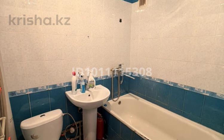 1-бөлмелі пәтер · 38 м² · 1/5 қабат, Акбулак ш/а. 24, бағасы: 9 млн ₸ в Таразе, мкр Акбулак — фото 2