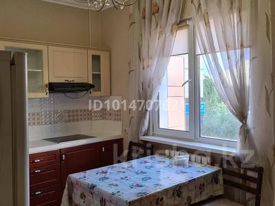 2-комнатная квартира · 71 м² · 2/10 этаж, Д. Кунаева 35 за 320 000 ₸ в Астане, Есильский р-н