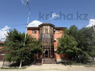 Офисы, магазины и бутики, салоны красоты, медцентры и аптеки, образование, развлечения, конференц-залы, кабинеты и рабочие места, студии · 500 м² за 2.5 млн ₸ в Атырау, мкр Авангард-4