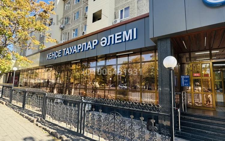 Свободное назначение, офисы, магазины и бутики, общепит, салоны красоты, медцентры и аптеки, кабинеты и рабочие места, студии · 300 м² за 1.5 млн 〒 в Шымкенте, Аль-Фарабийский р-н — фото 2