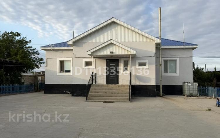 Отдельный дом · 6 комнат · 265 м², Құсайын Төреханов 5 — 16 км за 38 млн ₸ в  — фото 2