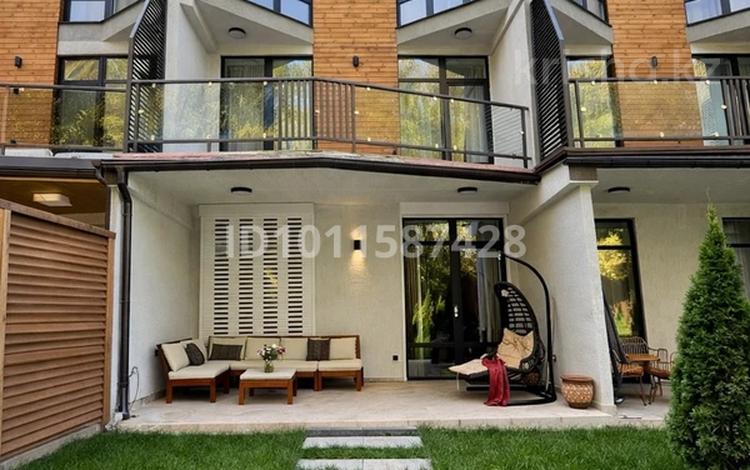5-бөлмелі пәтер · 240 м² · 1/3 қабат, мкр Тау Самал, Ладушкина 89, бағасы: 330 млн ₸ в Алматы, Медеуский р-н — фото 2