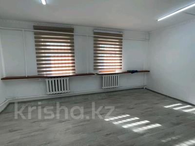 6-комнатный дом помесячно, 170 м², 10 сот., Рыскулова б/н за 150 000 〒 в 