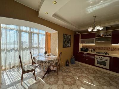 Пәтерлер в Костанайской обл.: 5-бөлмелі пәтер · 176.1 м² · 4/5 қабат, 5-й Микрорайон 20, бағасы: 60 млн 〒 5-бөлмелі пәтер · 176.1 м² · 4/5 қабат, 5-й Микрорайон 20, бағасы: 60 млн 〒 в Костанае
