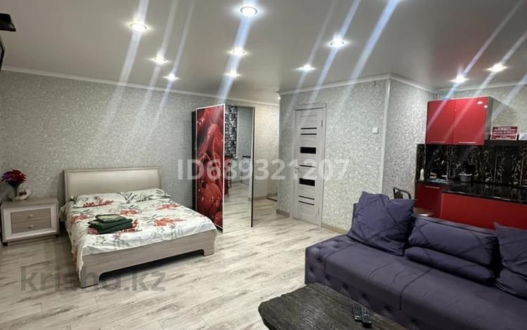 1-комнатная квартира, 35 м² посуточно, 1 Мая 23 за 10 000 〒 в Павлодаре — фото 2
