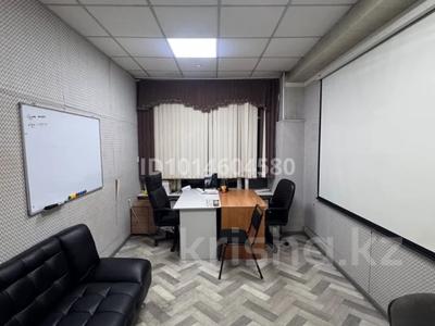 1 бөлме · 17 м² · 4/4 қабат, Жандосова 60 а 60 а, бағасы: 90 000 ₸ в Алматы, Бостандыкский р-н