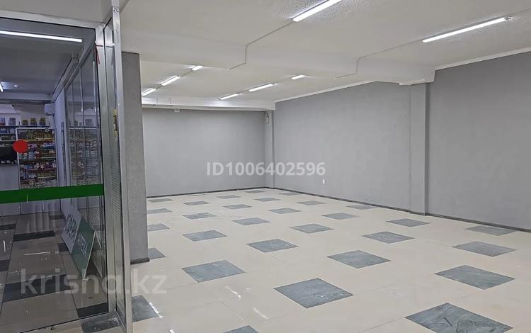 Офисы, магазины и бутики, кабинеты и рабочие места, студии · 90 м² за 650 000 ₸ в Костанае, 9-й микрорайон — фото 6