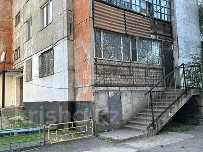3-комнатная квартира · 68 м² · 1/5 этаж, Муратбаева 7 — Муратбаева, рядом банк, школа#30, удобно под магазин. 1 этаж. за 10 млн ₸ в Жайреме