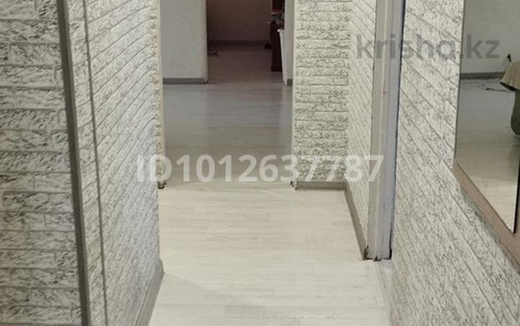 5-комнатная квартира · 84.5 м² · 3/5 этаж, Майкудук, 1-й квартал 10 за 20.5 млн ₸ в Караганде, Алихана Бокейханова р-н — фото 2