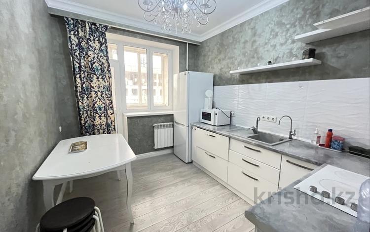 1-комнатная квартира · 37 м² · 3/6 этаж,  Байтурсынова 37 за 200 000 ₸ в Астане, Алматы р-н — фото 2