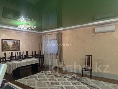 Отдельный дом · 4 комнаты · 250 м² · 10 сот., мкр Старый Аэропорт — Остановка Катерина за 500 000 ₸ в Уральске