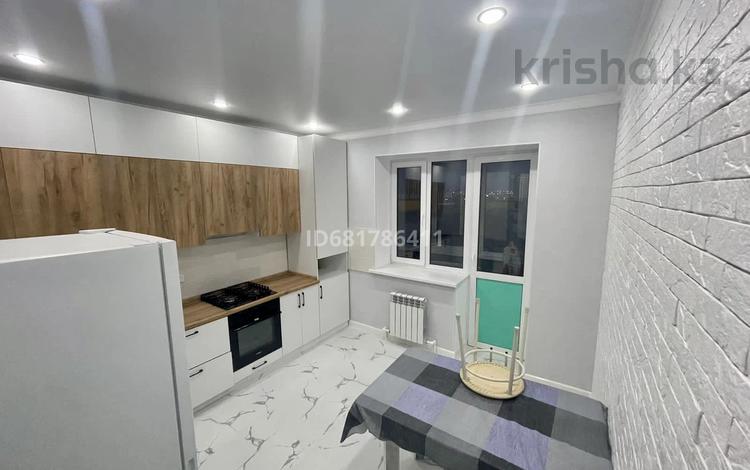 1-бөлмелі пәтер · 49 м² · 6/10 қабат, мкр Нурсая, Т. Жумагалиева 10, бағасы: 200 000 ₸ в Атырау — фото 2