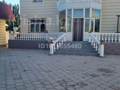 Отдельный дом · 8 комнат · 250 м² · 15 сот., 3й переулок 8марта 23 — Сейфулина за 65 млн ₸ в Шу