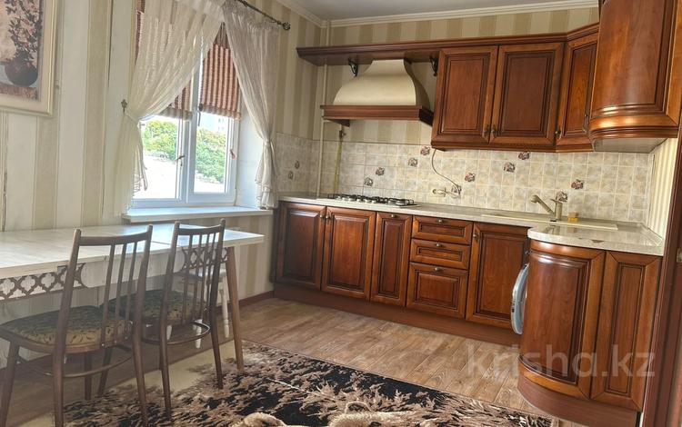 4-бөлмелі пәтер · 100 м² · 3/5 қабат, 15-ш/а. 28, бағасы: 200 000 ₸ в Актау, 15-й мкр — фото 2