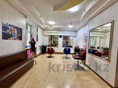 Свободное назначение, офисы, салоны красоты, медцентры и аптеки, образование · 82 м² за 45.5 млн 〒 в Караганде, Казыбек би р-н