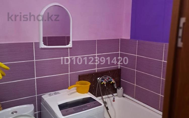 1-бөлмелі пәтер · 37 м² · 2/5 қабат, Момышулы 17 — Сдам в аренду 1 ком квартиру на долги срок, расположен по улице Момышулы ,есть все для комфортного проживания., бағасы: 150 000 〒 в Жезказгане — фото 3