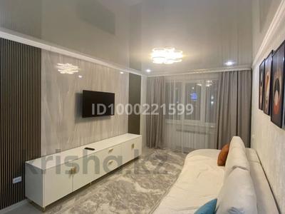 2-комнатная квартира · 60 м² · 1/5 этаж, Мухита 95 за 14 000 ₸ в Уральске, мкр Школьник