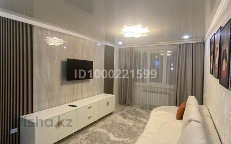 2-комнатная квартира · 60 м² · 1/5 этаж, Мухита 95 за 14 000 〒 в Уральске, мкр Школьник — фото 2