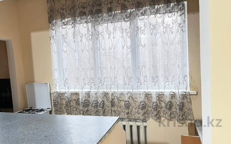 1-комнатная квартира · 40 м² · 4/5 этаж, мкр Аксай-3 2/1 за 25 млн ₸ в Алматы, Ауэзовский р-н — фото 4