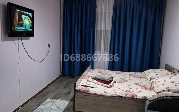 1-комнатная квартира · 60 м² · 1/5 этаж, 8-й микрорайон — Гостиница Шымкент за 7 000 ₸ в Туран р-н — фото 2