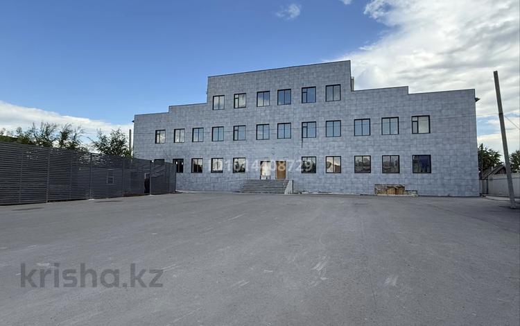 Свободное назначение, офисы, магазины и бутики, медцентры и аптеки, образование · 5000 м² за 15 млн ₸ в Кокшетау — фото 2