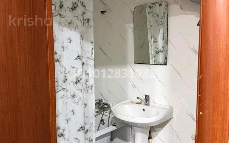 2-комнатная квартира · 44 м² · 1/5 этаж, Майкудук, Майкудук, 15й микрорайон 31 за 10.5 млн ₸ в Караганде, Алихана Бокейханова р-н — фото 2