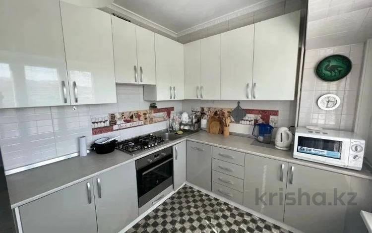 2-бөлмелі пәтер, 70 м², 7/9 қабат ай сайын, Достык 40, бағасы: 500 000 〒 в Алматы, Медеуский р-н — фото 2