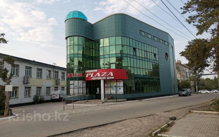 Кеңселер, дүкендер мен бутиктер, қоймалар, қоғамдық тамақтану орны, сұлулық салондары, монша, қонақ үй және демалыс орындары, медорталықтар мен дәріханалар, ойын-сауық · 890 м², бағасы: 270 млн ₸ в Бурабае — фото 2