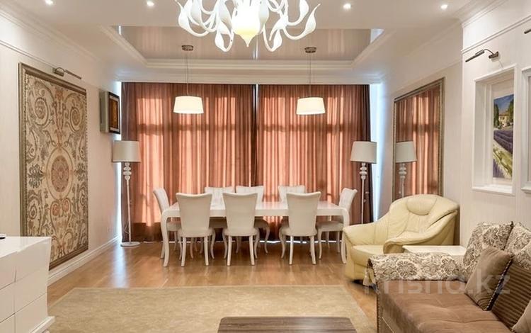 4-комнатная квартира · 200 м², ул. Арай 49 за 160 млн ₸ в Астане, Есильский р-н — фото 22