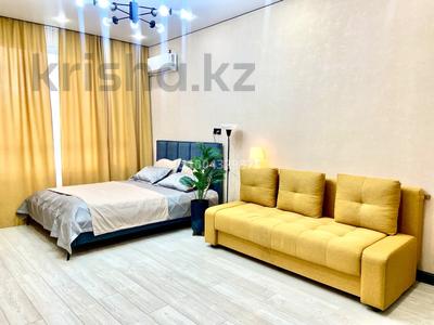 Аренда квартир посуточно в Астане: 1-комнатная квартира · 45 м² · 1/9 этаж, Байтурсынова 6 — Нурмагамбетова за 15 000 〒 1-комнатная квартира · 45 м² · 1/9 этаж, Байтурсынова 6 — Нурмагамбетова за 15 000 〒 в Астане, Сарайшык р-н