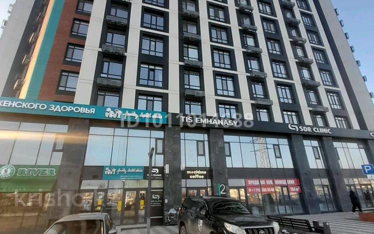 Свободное назначение, офисы, магазины и бутики, общепит, салоны красоты, образование, кабинеты и рабочие места, студии · 79 м² за 600 000 ₸ в Атырау, мкр Нурсая — фото 2