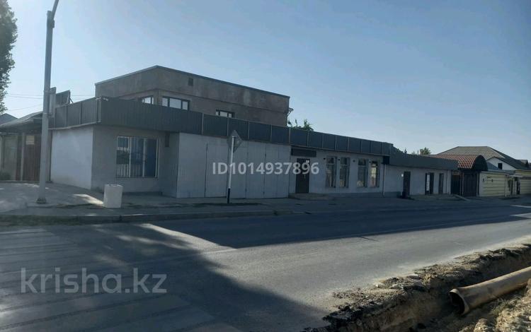 Свободное назначение, офисы, магазины и бутики, склады, салоны красоты, медцентры и аптеки, образование, развлечения, кабинеты и рабочие места, студии · 90 м² за 250 000 ₸ в Шымкенте, Каратауский р-н — фото 2