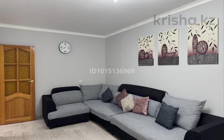 3-комнатная квартира · 70.1 м² · 4/9 этаж, мкр Северо-Восток 37 за 220 000 ₸ в Уральске — фото 2