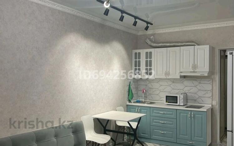 1-комнатная квартира, 33 м², 3/10 этаж посуточно, Толе би 285/8 к1 за 15 000 〒 в Алматы, Ауэзовский р-н — фото 2