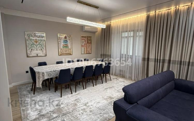 4-комнатная квартира · 200 м² · 3/15 этаж, Айтеке би 113 за 1 млн 〒 в Атырау — фото 2