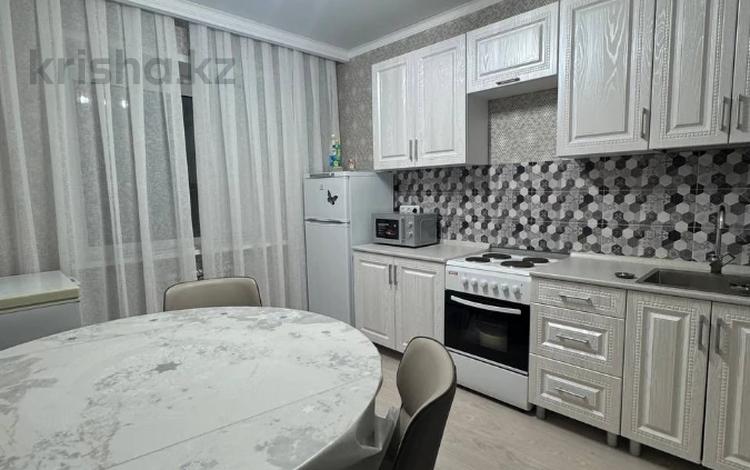 2-комнатная квартира · 70 м² · 10/16 этаж, мкр Юго-Восток, Шахтеров 52 за 280 000 ₸ в Караганде, Казыбек би р-н — фото 13