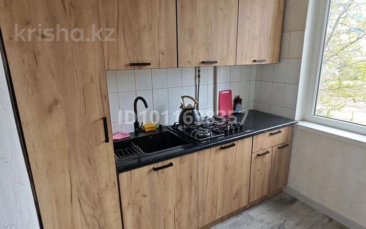 1-бөлмелі пәтер · 40 м² · 2/5 қабат, Урдинская 4, бағасы: 105 000 ₸ в Уральске — фото 2