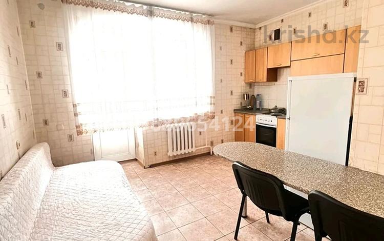 1-комнатная квартира · 50 м² · 8/12 этаж, Тарас Шевченко 10/2 — Отель Рэдиссон,ЭкоМед, набережная за 12 000 ₸ в Астане, Сарыарка р-н — фото 2
