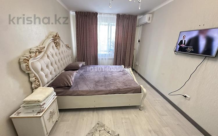 1-комнатная квартира · 50 м² · 1/5 этаж, мкр. Алтын орда 338 А — Мустафа Шокай - Апорт - 103 - Батыс 2 за 2 000 ₸ в Актобе — фото 2