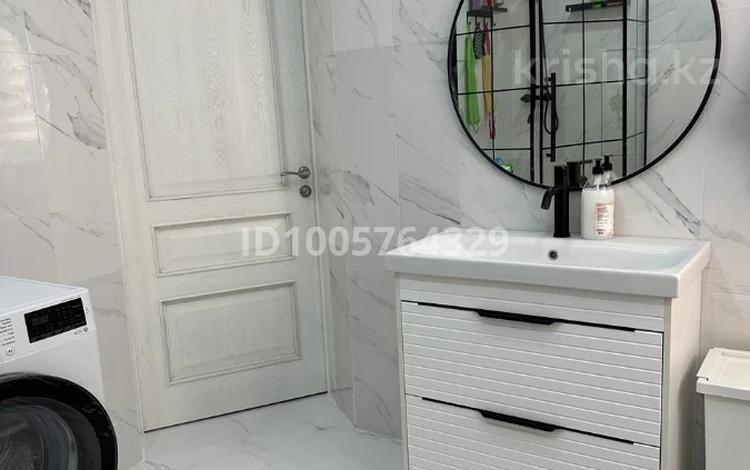 Отдельный дом · 7 комнат · 305 м² · 4.5 сот., Кулымбетова 126 — Бурабай за 47 млн 〒 в Актобе, мкр. Курмыш — фото 19