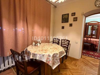 3-бөлмелі пәтер · 105 м² · 1/5 қабат, Казыбек би 164, бағасы: 520 000 〒 в Алматы, Алмалинский р-н