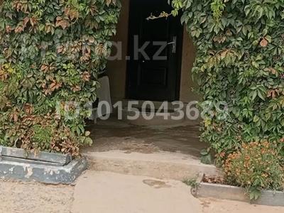 Отдельный дом · 4 комнаты · 80 м² · 6 сот., мкр Алтын Орда, Мкр Алтын Орда ул Казак радио 51 — Вдоль центральной улицы возле остановки автобуса 171 Б за 30 млн ₸ в Шымкенте, Каратауский р-н