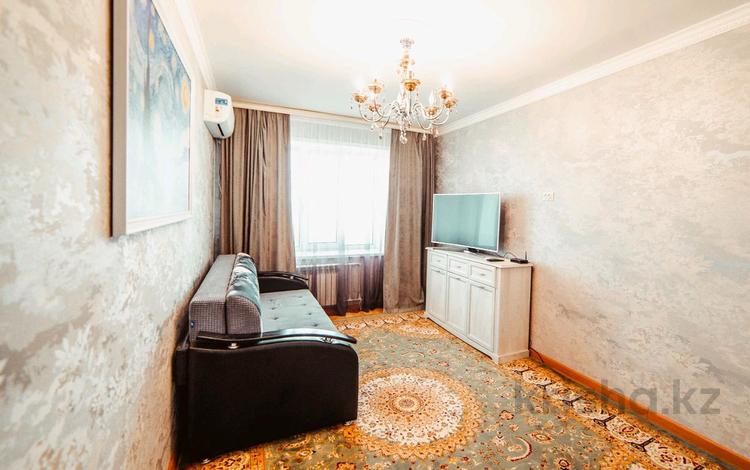 1-комнатная квартира, 44 м², 5/5 этаж посуточно, Оразбаева 2а за 13 000 〒 в Уральске — фото 2