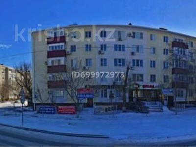 3-комнатная квартира · 55 м² · 1/5 этаж, Авангард 4 мкр 8 — Владимирская за 20 млн ₸ в Атырау, мкр Авангард-4
