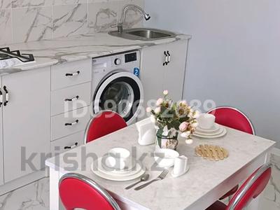 1-бөлмелі пәтер, 50 м², 6/9 қабат тәулік бойы, мкр. Алтын орда, Тәуелсіздік 24 — Тәуелсіздік, бағасы: 10 000 〒 в Актобе, мкр. Алтын орда