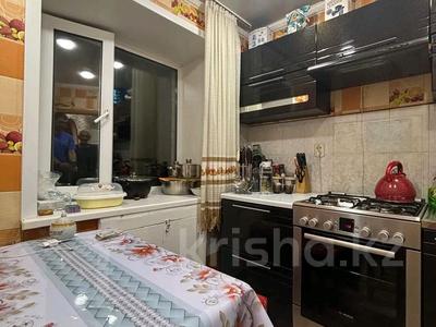 3-комнатная квартира · 45 м² · 2/5 этаж, Майкудук, 13й микрорайон 17 дом за 9 млн 〒 в Караганде, Алихана Бокейханова р-н