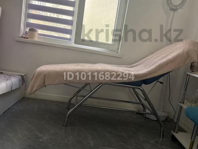 2 комнаты · 34 м² · 2 этаж, мкр Тастак-2 227а — Сдаётся кабинет в салоне за 100 000 〒 в Алматы, Алмалинский р-н