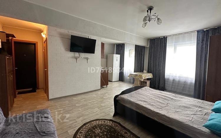1-комнатная квартира · 30 м² · 1/5 этаж, Бурова 37 за 9 000 ₸ в Усть-Каменогорске — фото 4