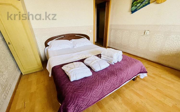 2-бөлмелі пәтер, 65 м², 6/9 қабат тәулігіне, Сатпаева 89, бағасы: 13 000 〒 в Алматы, Алмалинский р-н — фото 2